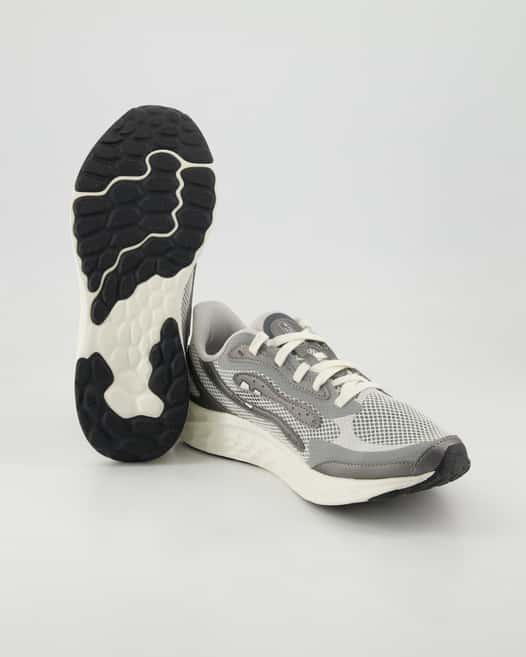 New Balance MARISTG4 Sneaker in Grau