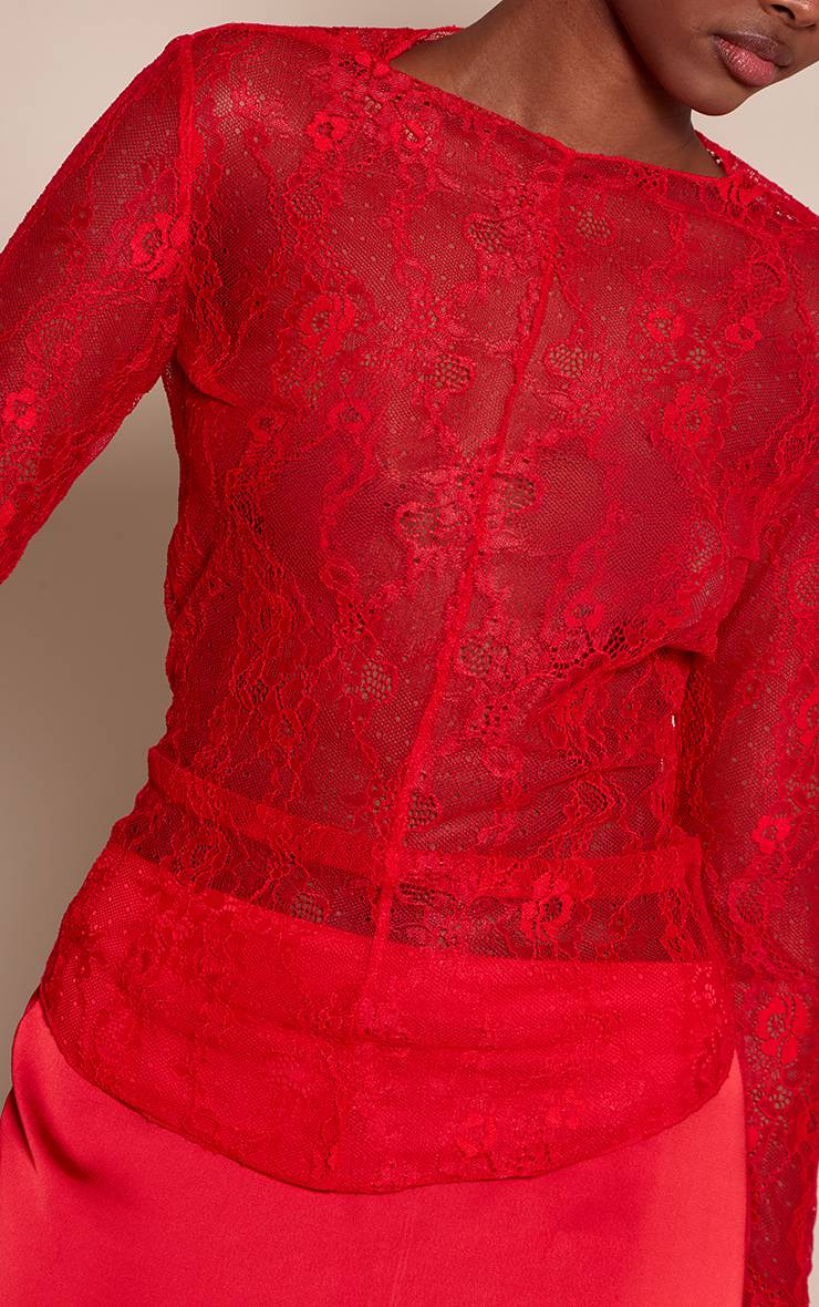 Rouge Haut En Dentelle Délicate À Manches Longues