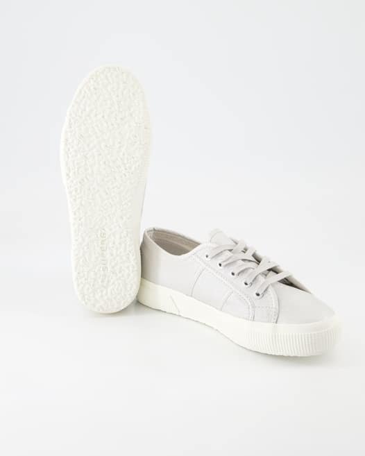 Superga 2750 Pearl Matte Canvas Sneaker in Silber