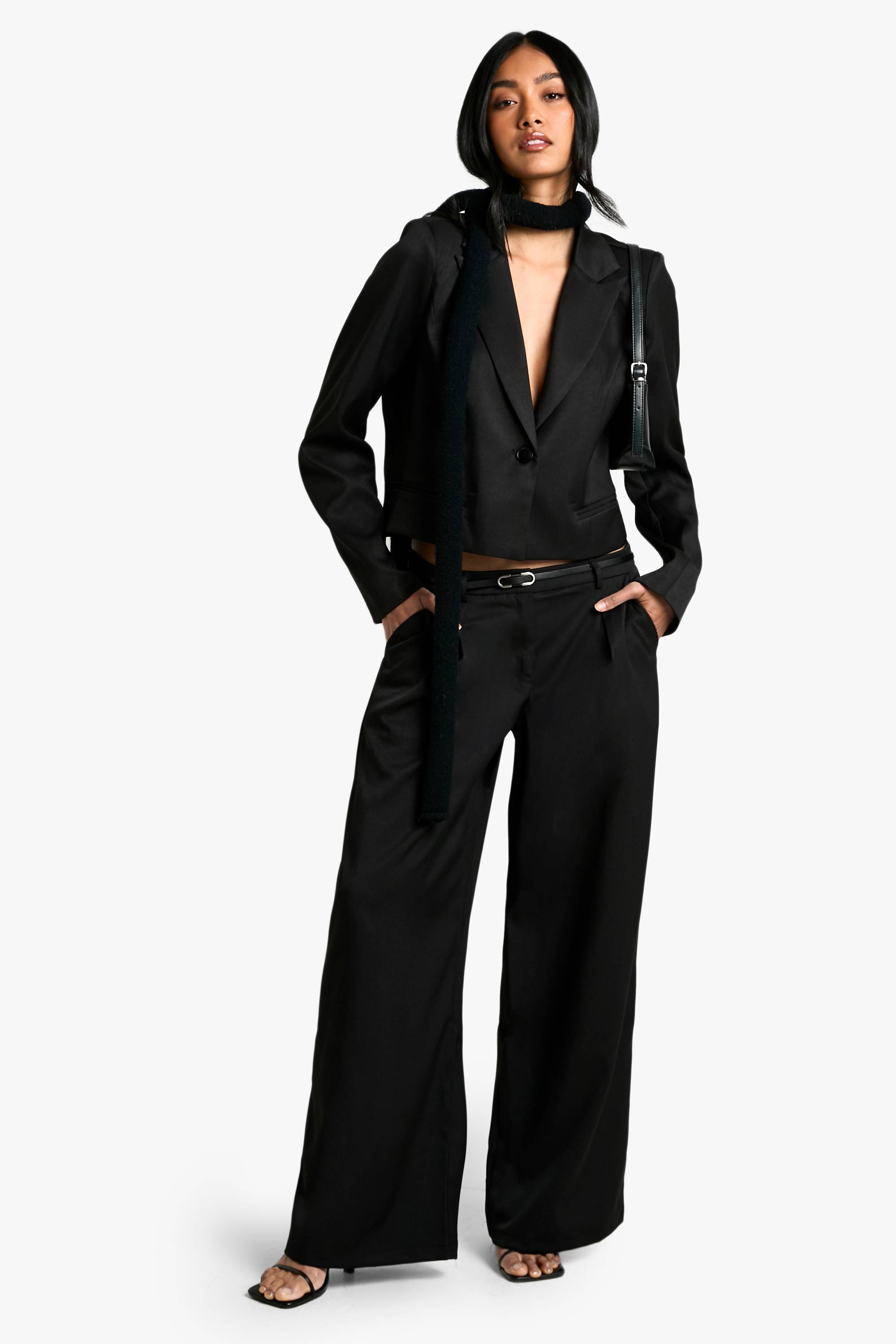 boohoo Blazer court, structuré et boxy en tissu tissé