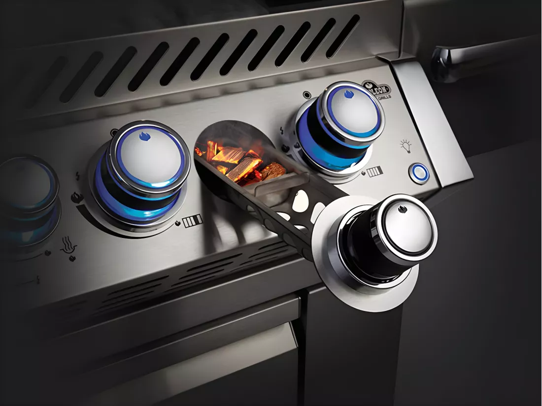 Barbecue gaz encastrable Prestige Pro 825 inox 4 brûleurs + 2 Sizzle Zone + brûleur arrière + Fumage - Napoleon