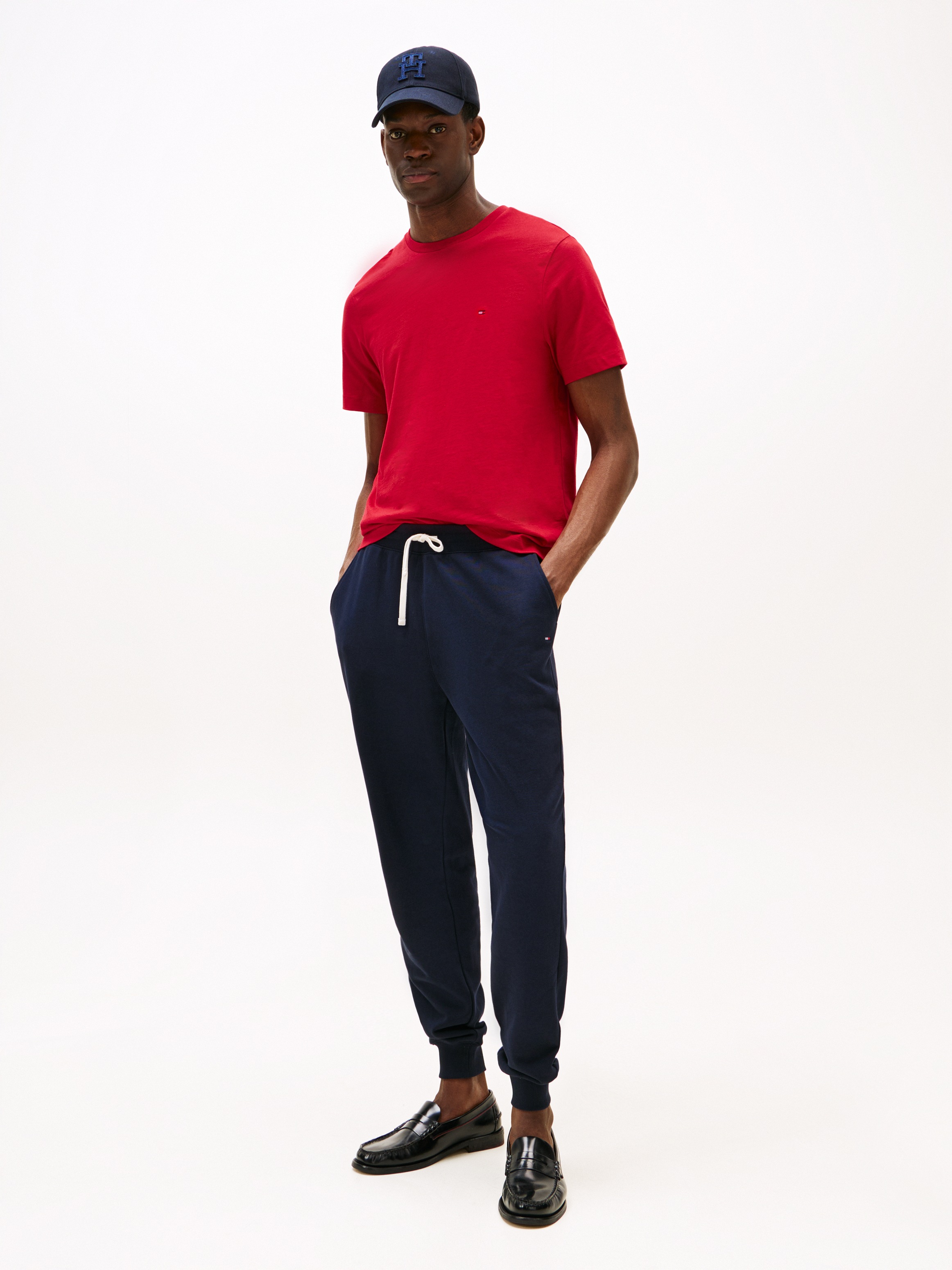 Tommy Hilfiger T-Shirt »ESSENTIAL REG FIT SOLID TEE mit Stickerei und Rundhals«, unifarben, casual, regular fit, Baumwolle, Rundhals