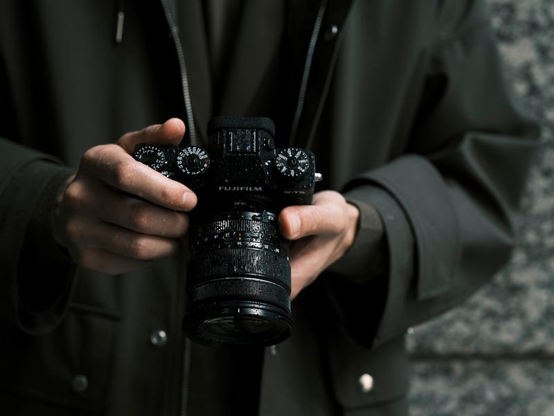 Fujifilm Fotokamera X-T5 Kit XF 16-50mm Schwarz Spiegellose Systemkamera mit 40.2 Megapixel-Sensor und integriertem Fünf-Achsen-Bildstabilisator inkl. Objektiv