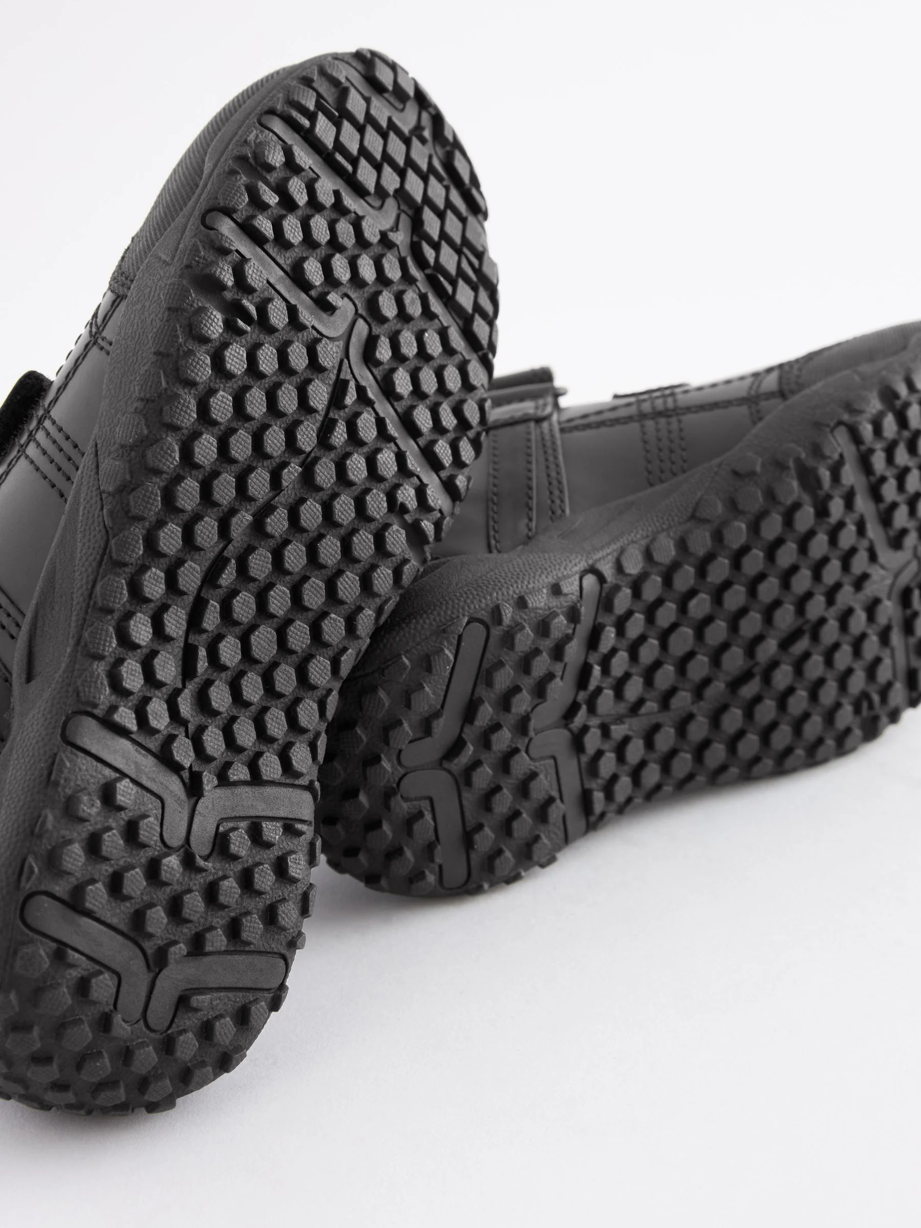 Zwart - Schoolschoenen van leer met klittenbandsluiting