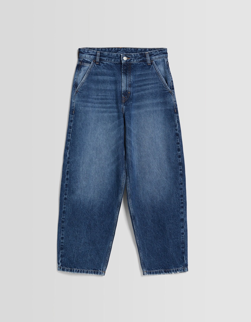 calça jeans estilo skater com efeito desbotado