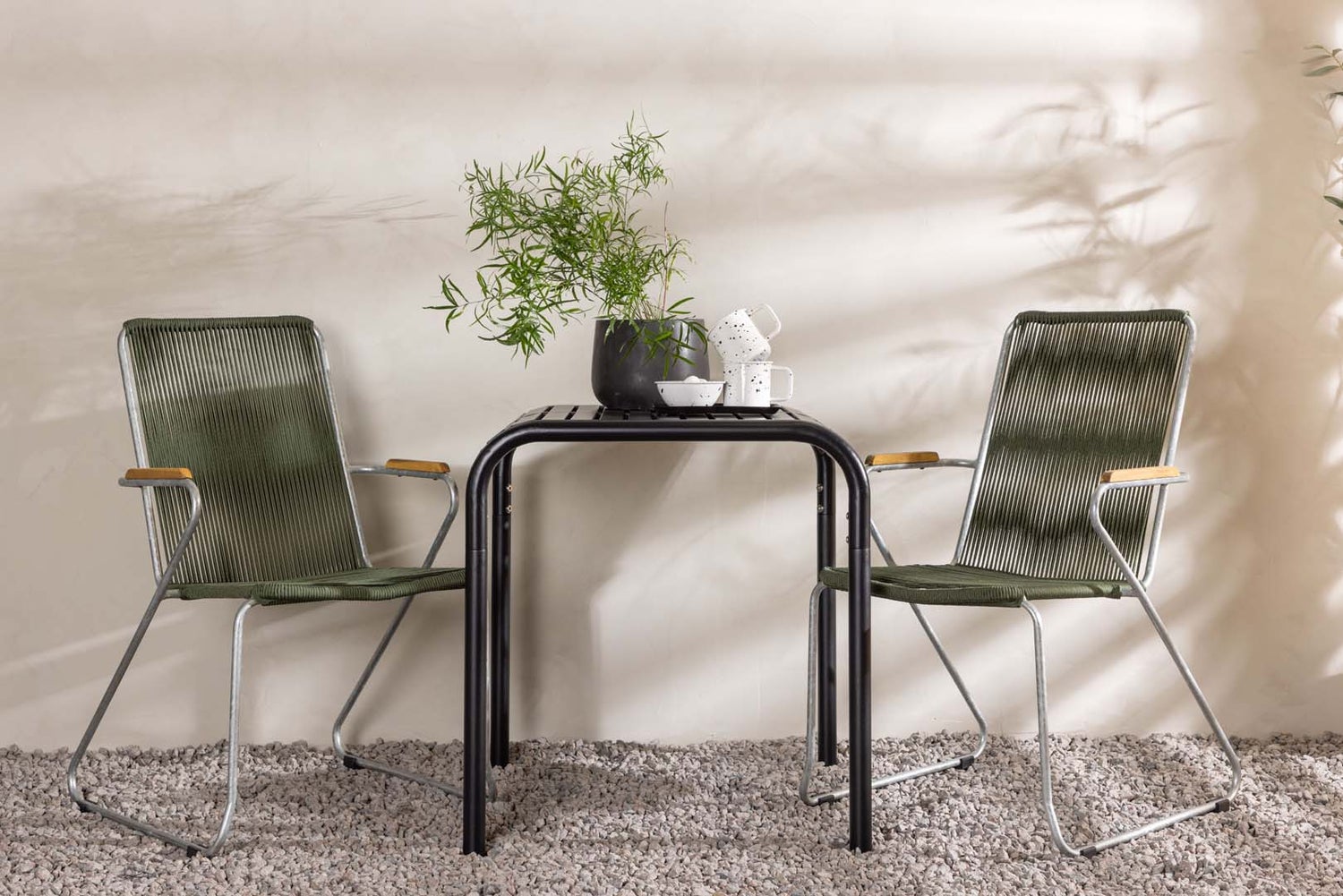 Borneo tuinset: tafel, 2 stoelen, zwart en groen. 70 x 70 x 75 cm