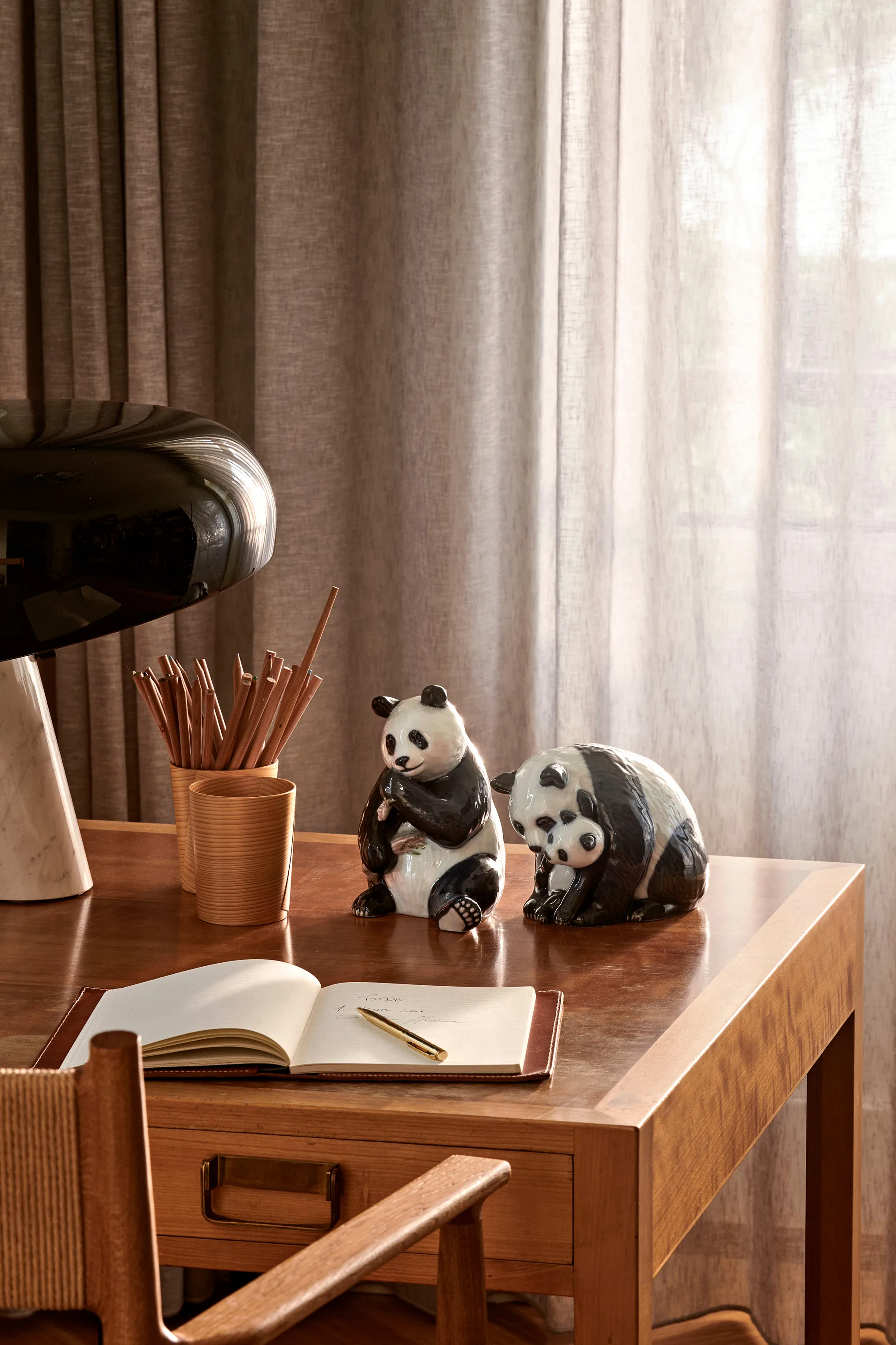 Royal Copenhagen Figur - Spisende Panda