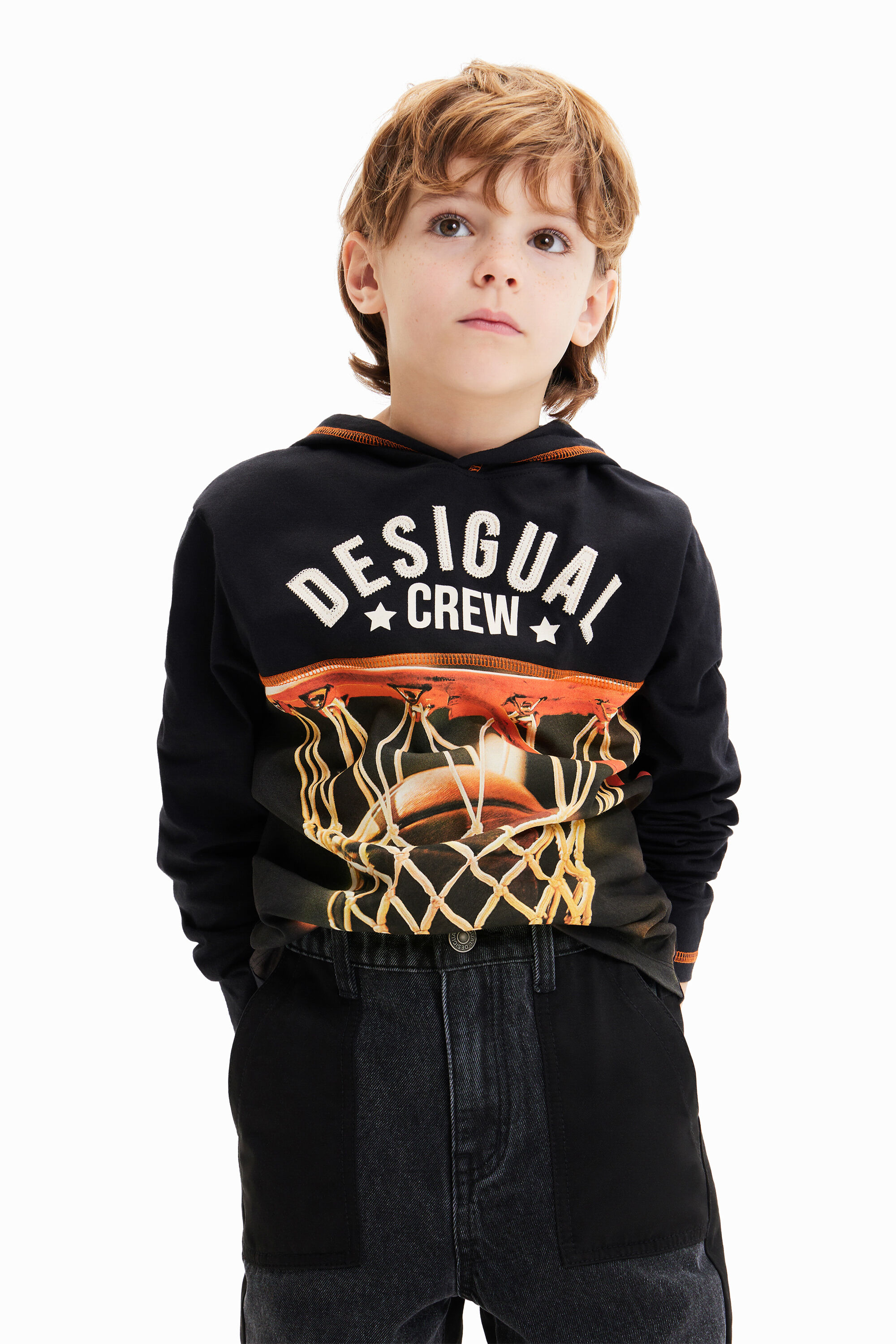 T-shirt capuche basket