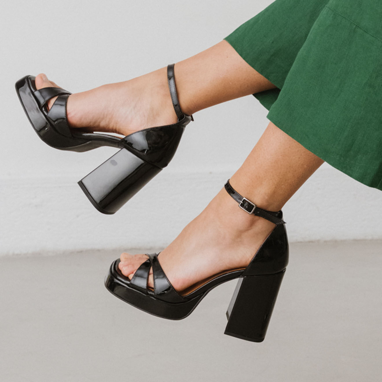 Jonak Sandales en Cuir verni Berangere noires - Talon 9 cm
