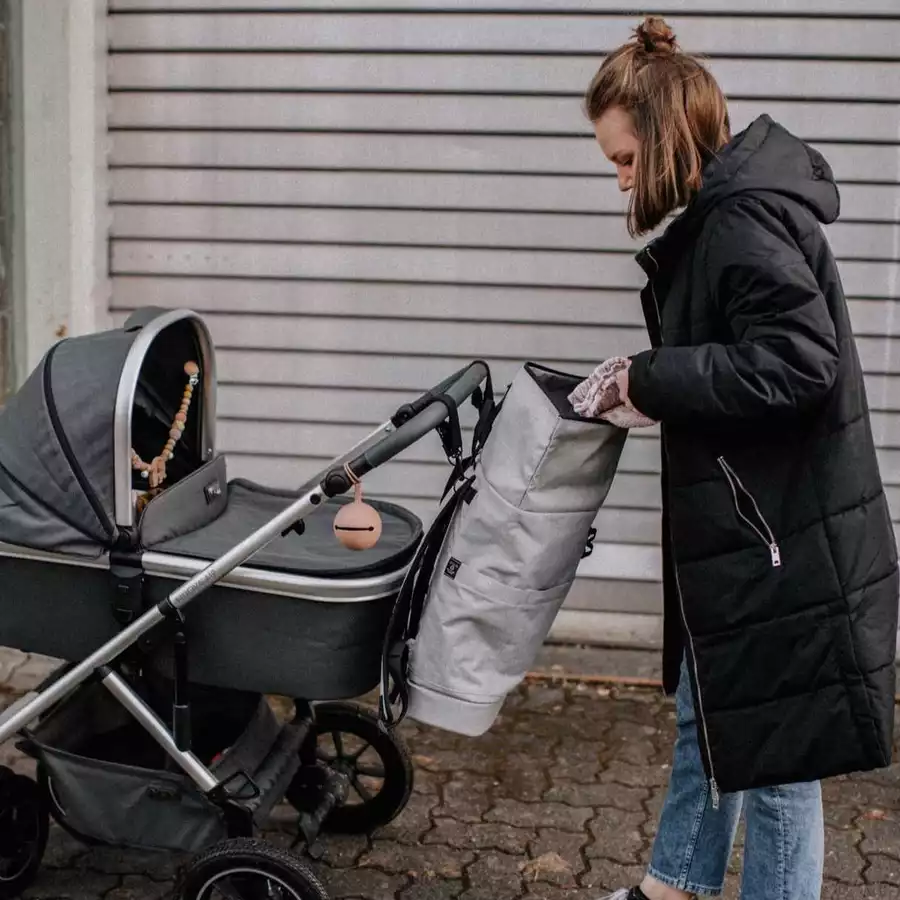 Anna und Oskar Fairer Wickelrucksack Hugo aus recyceltem Material Hellgrau