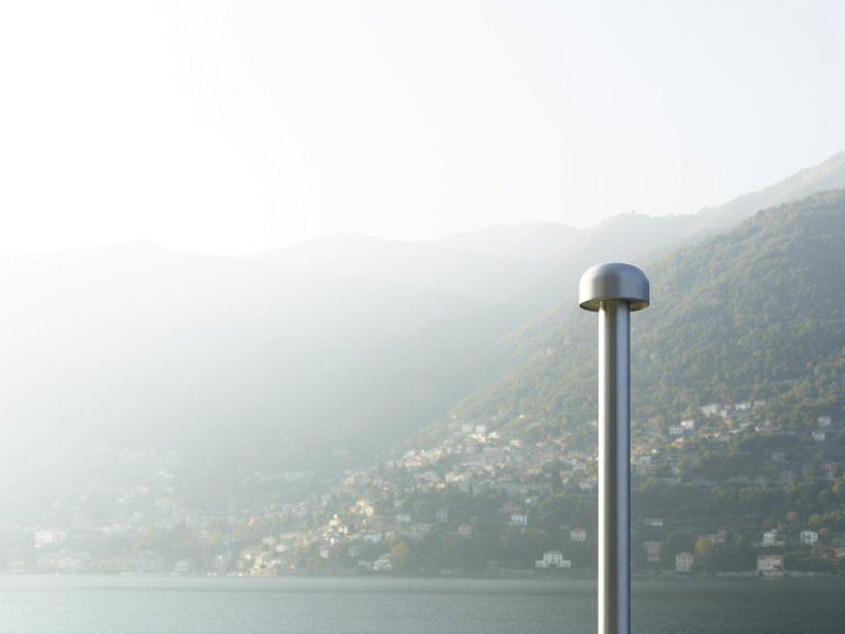 Flos Bellhop sokkellamp LED hoog donkerbruin