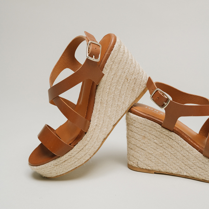 Espadrilles à brides croisées compensées  en cuir cognac