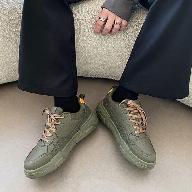 HANO - Veterschoenen met letters en platform