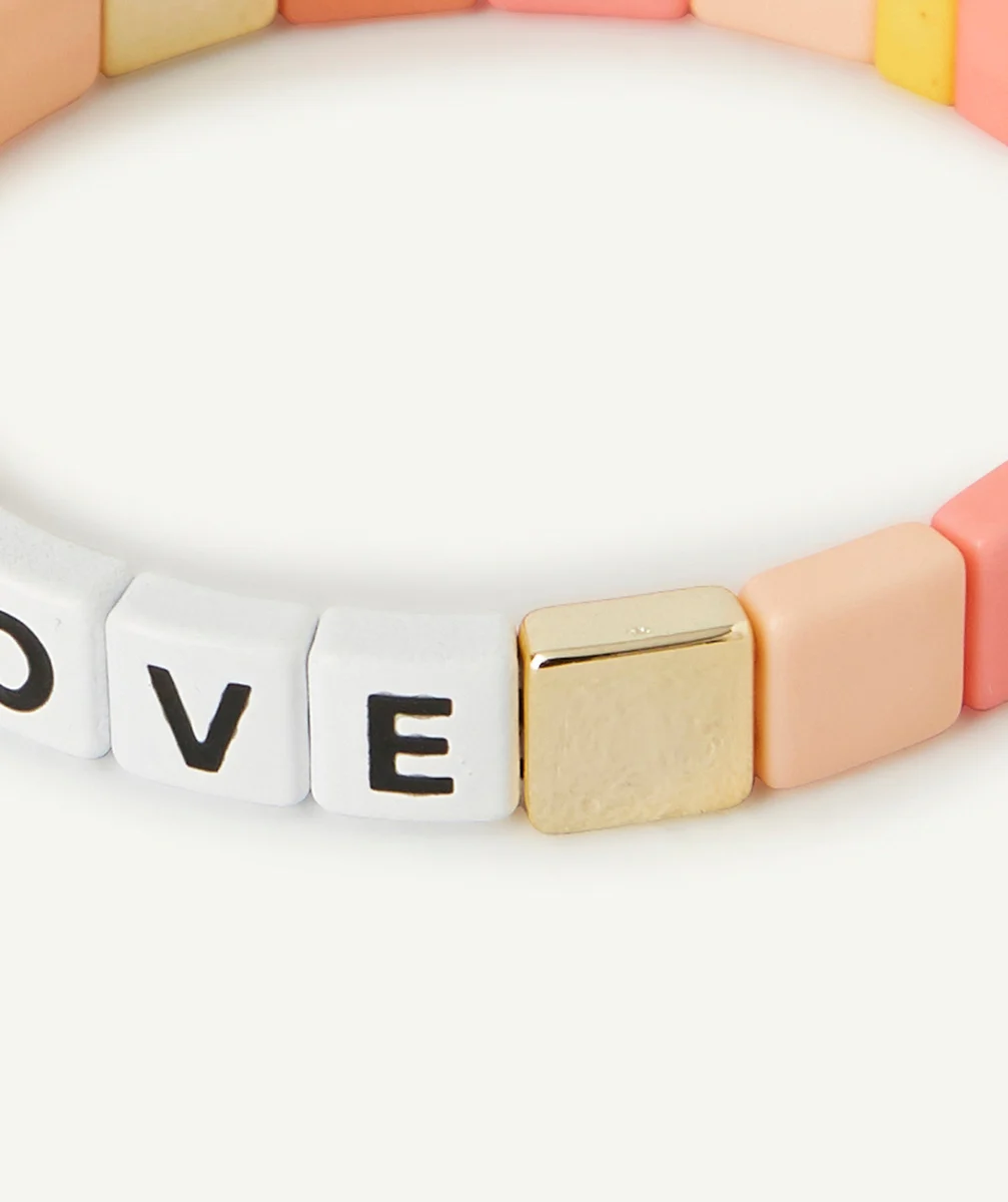 LE BRACELET EN PERLES PLATES COLORÉES ET MESSAGE