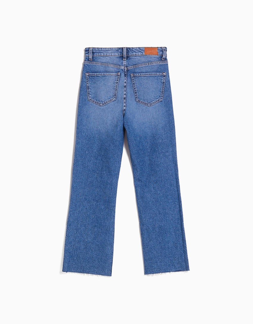 Calça jeans cropped boca de sino