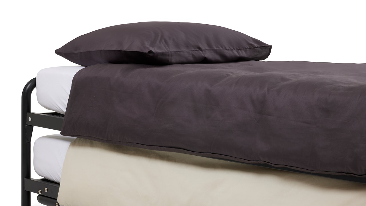 Bed met onderschuifbed Doppia zwart
