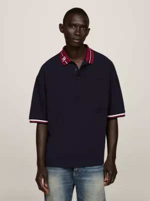 Polo de modelagem relaxada com gola contrastante
