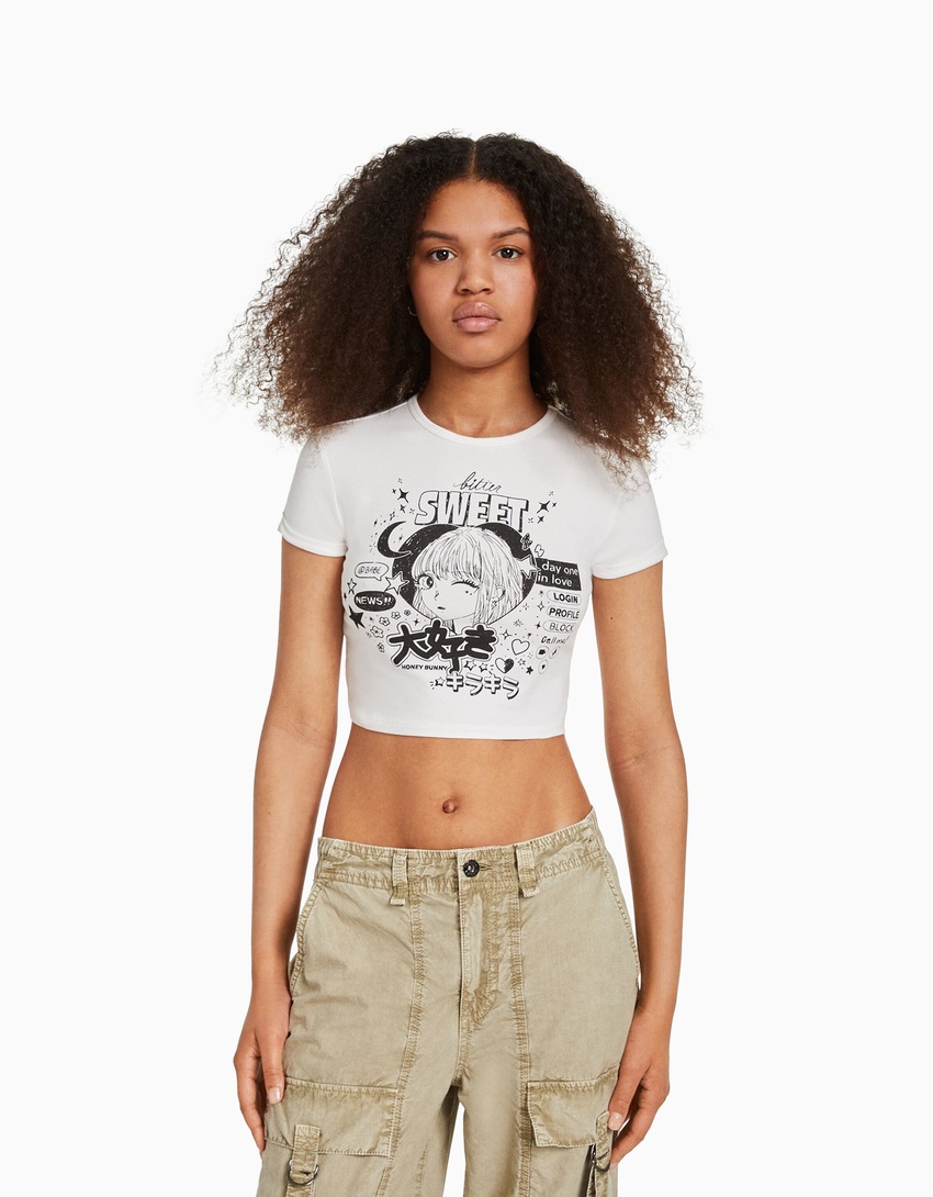 Camiseta cropped de manga curta com estampa