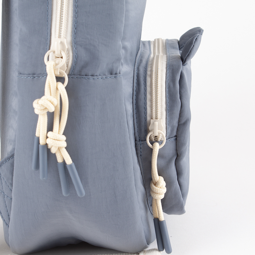 Mochila V. Things Mini Acolchoada em Nylon com Alças de Ombro Ajustáveis e Alça Superior
