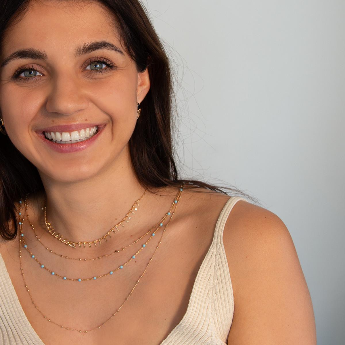 Collier plaqué or jaune et résine bleue 45 cm