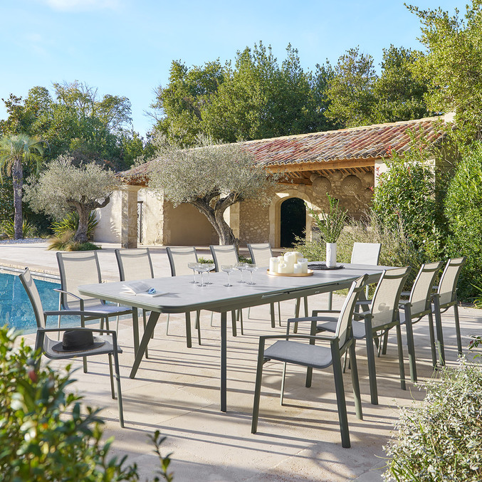 Ensemble table de jardin extensible PULPY + 12 fauteuils empilables AXANT Laurier