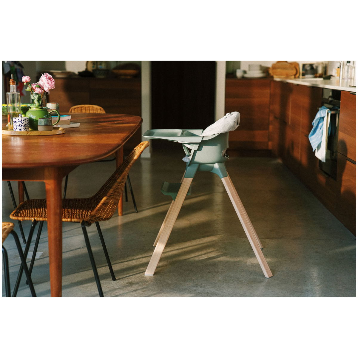 STOKKESTOKKE   Clikk Hochstuhl Bamboo mit Reisetasche cloud grey