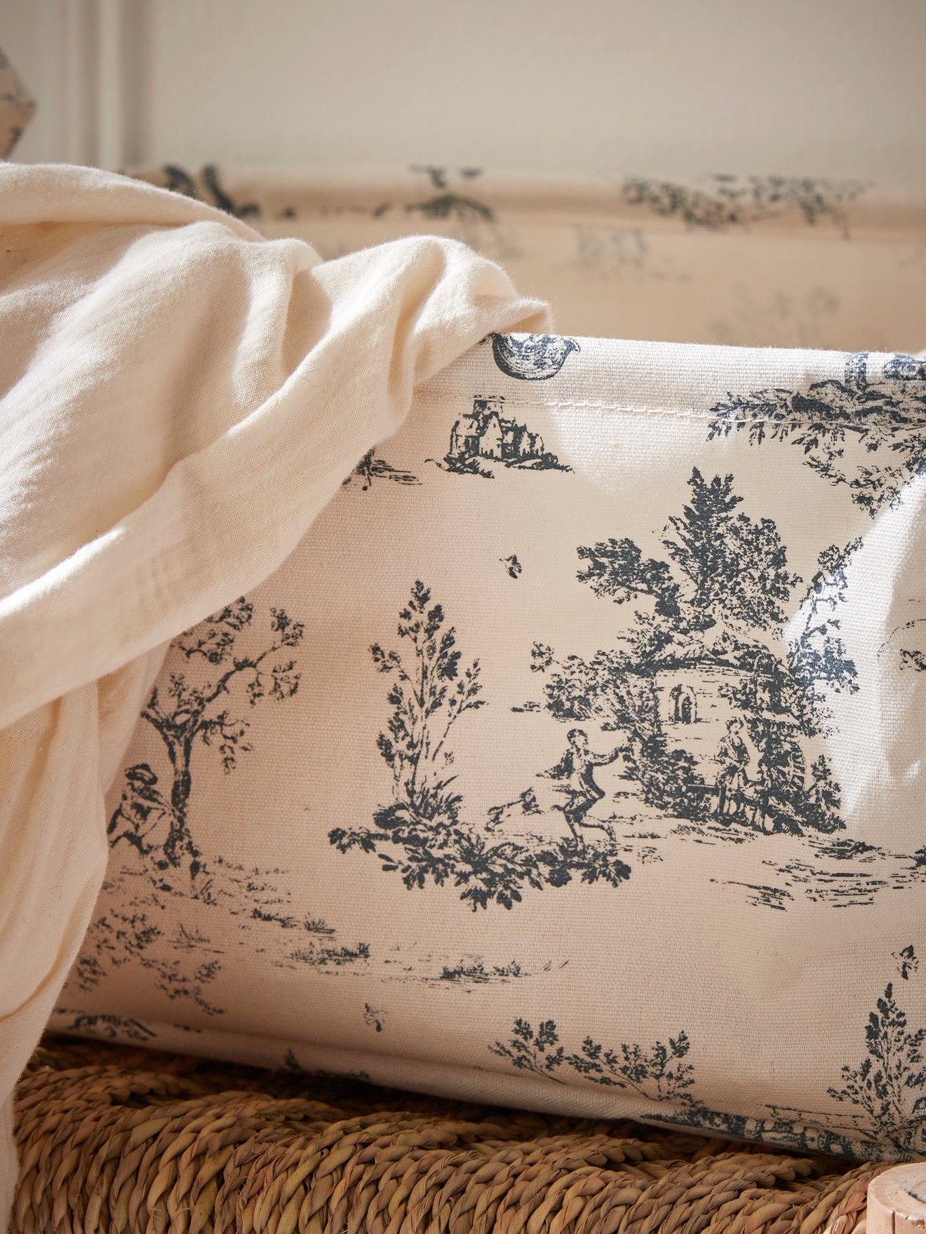 Bac à linge esprit toile de Jouy, petit modèle