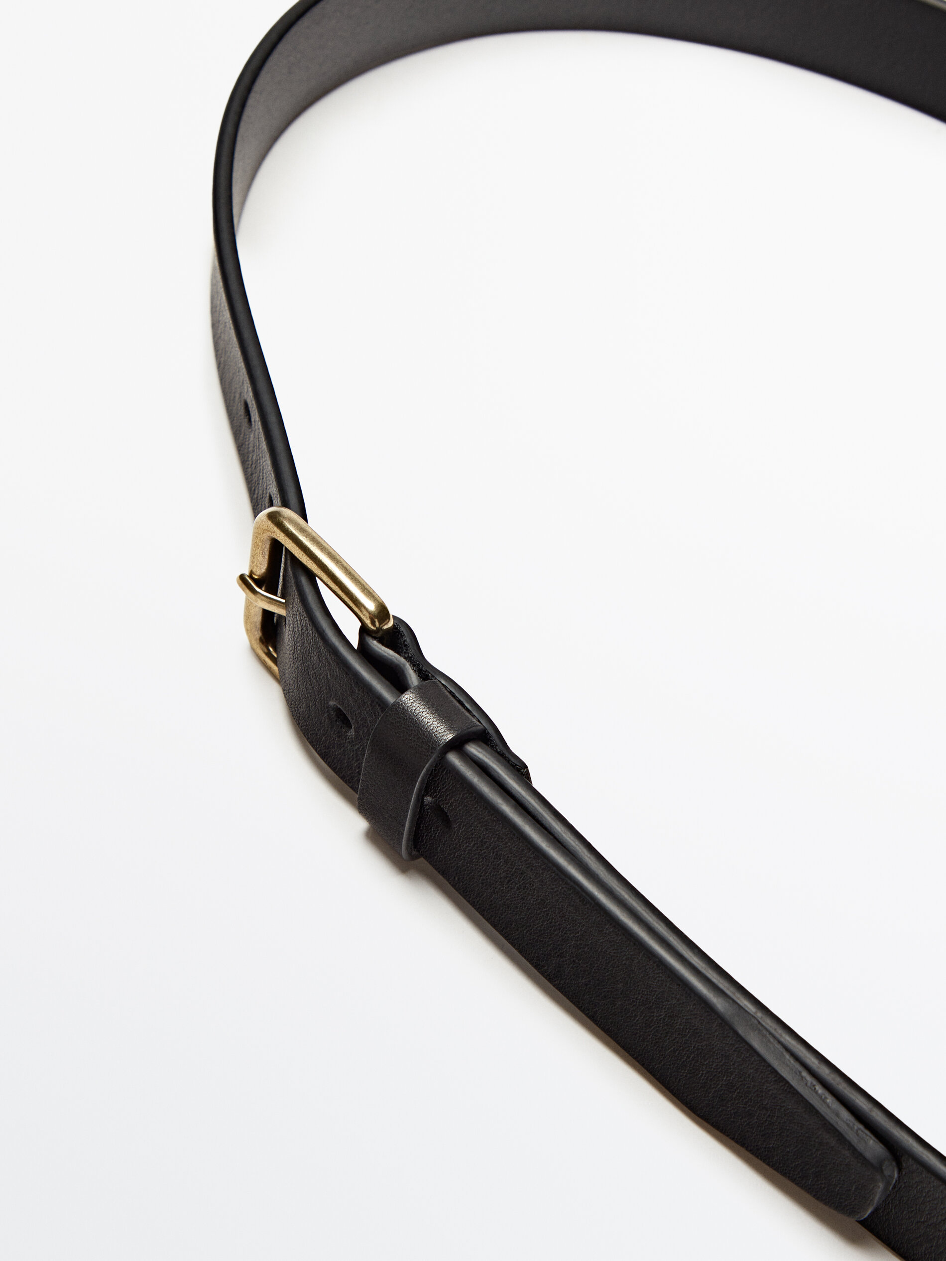 Cinto de couro com fivela dourada - PRETO