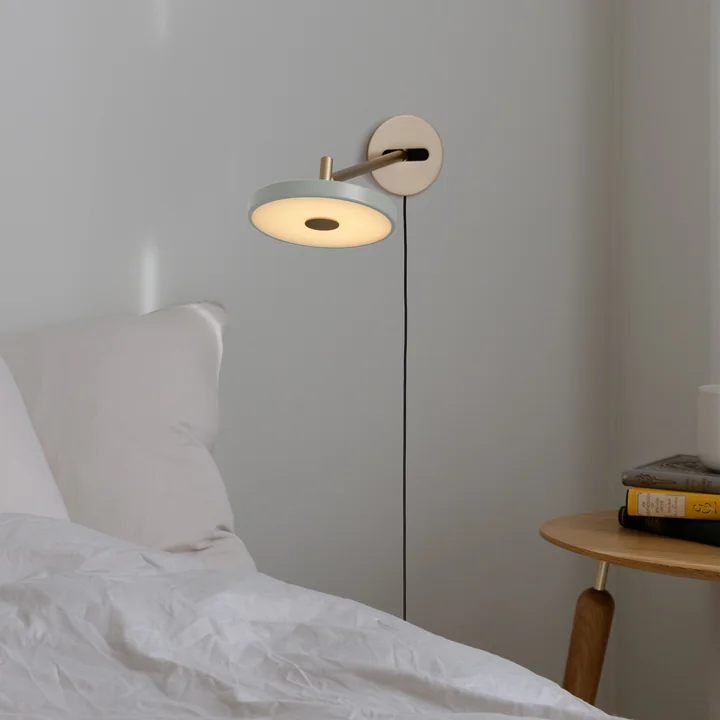 Umage - Asteria LED Wandleuchte, Messing / schwarz