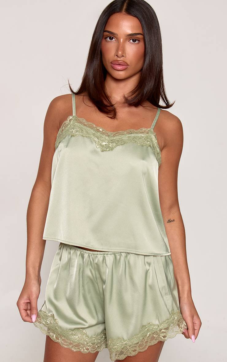 Vert Sauge Ensemble Pyjama Caraco Et Short En Satin Avec Détails En Dentelle
