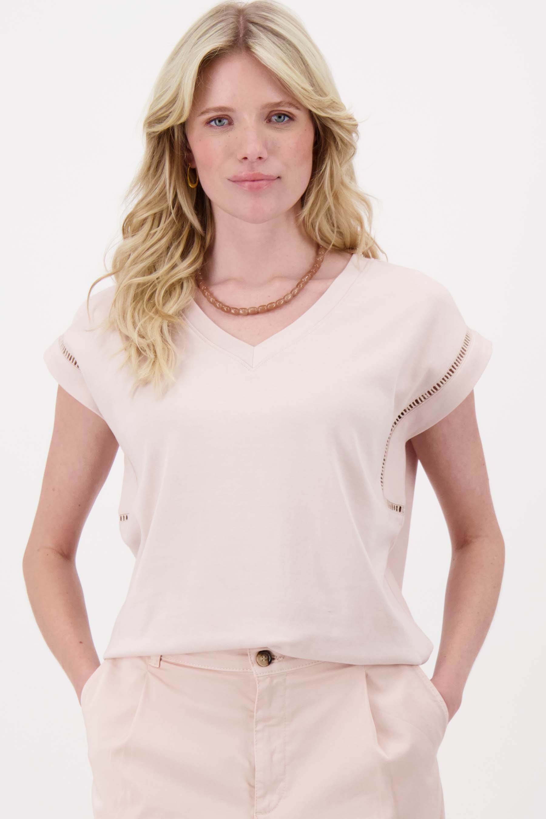 t-shirt met opengewerkte details