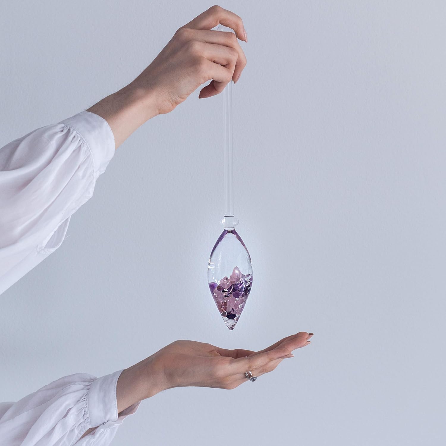 VitaJuwel Era WELLNESS | Edelsteinwasserset mit Amethyst, Rosenquarz & Bergkristall für Entspannung und Ausgleich (Karaffe & Edelsteinphiole)