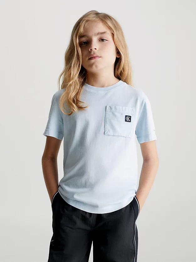 Camiseta com bolso com acabamento vintage