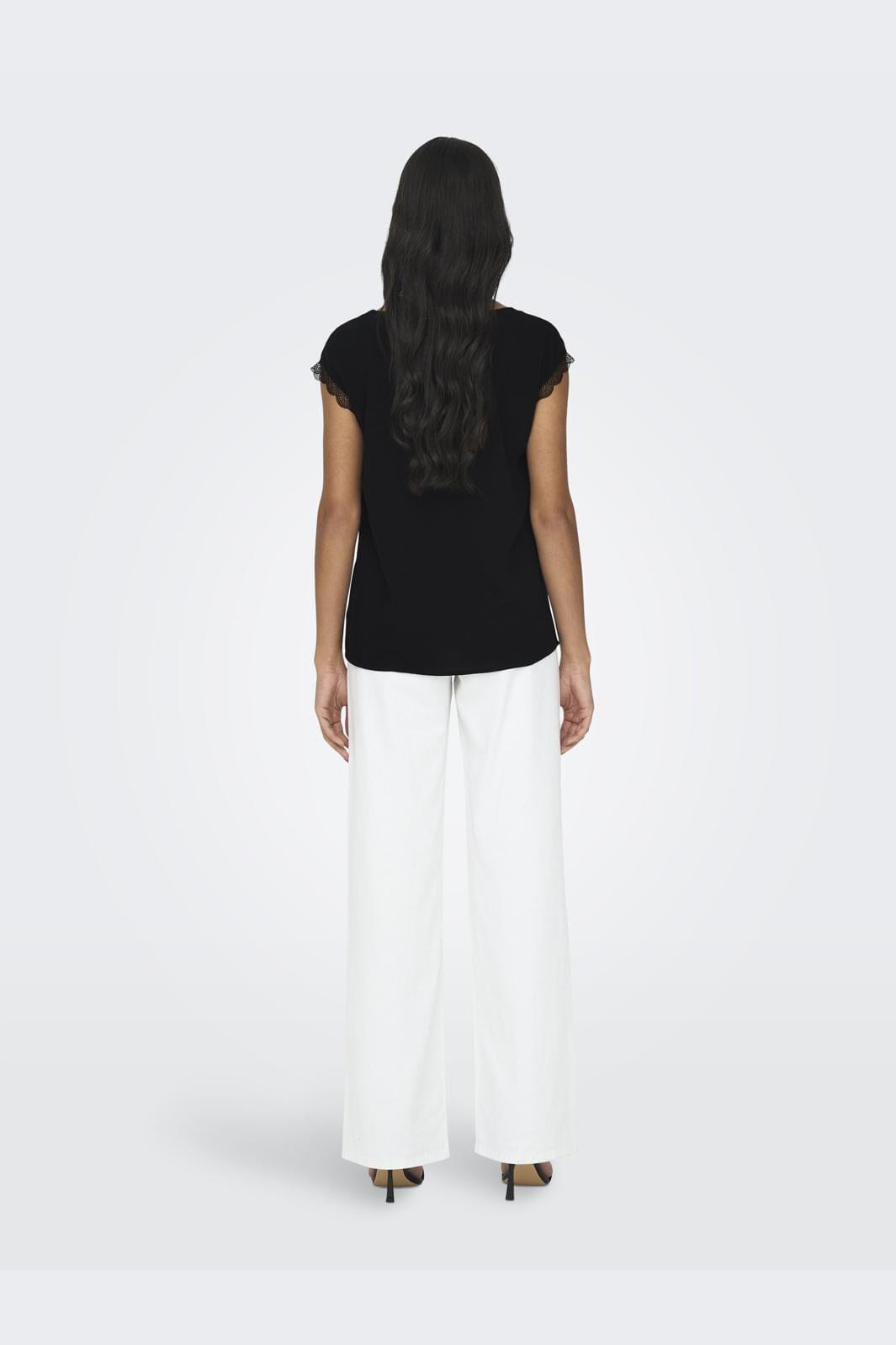 Only Onljasmina S/S V-Neck Lace Top