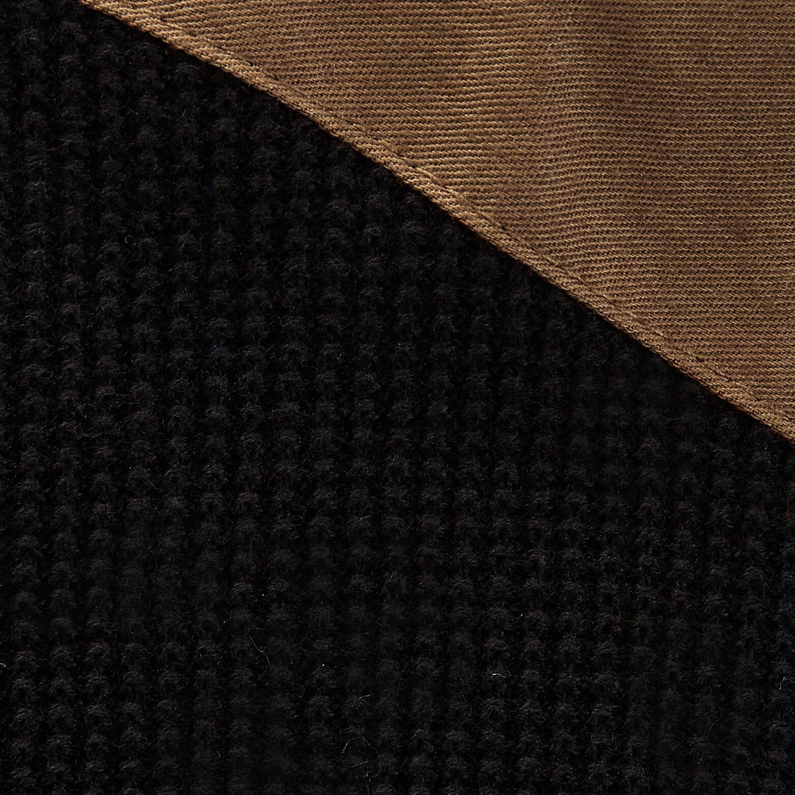 Pull à col rond et patch épaule Noir