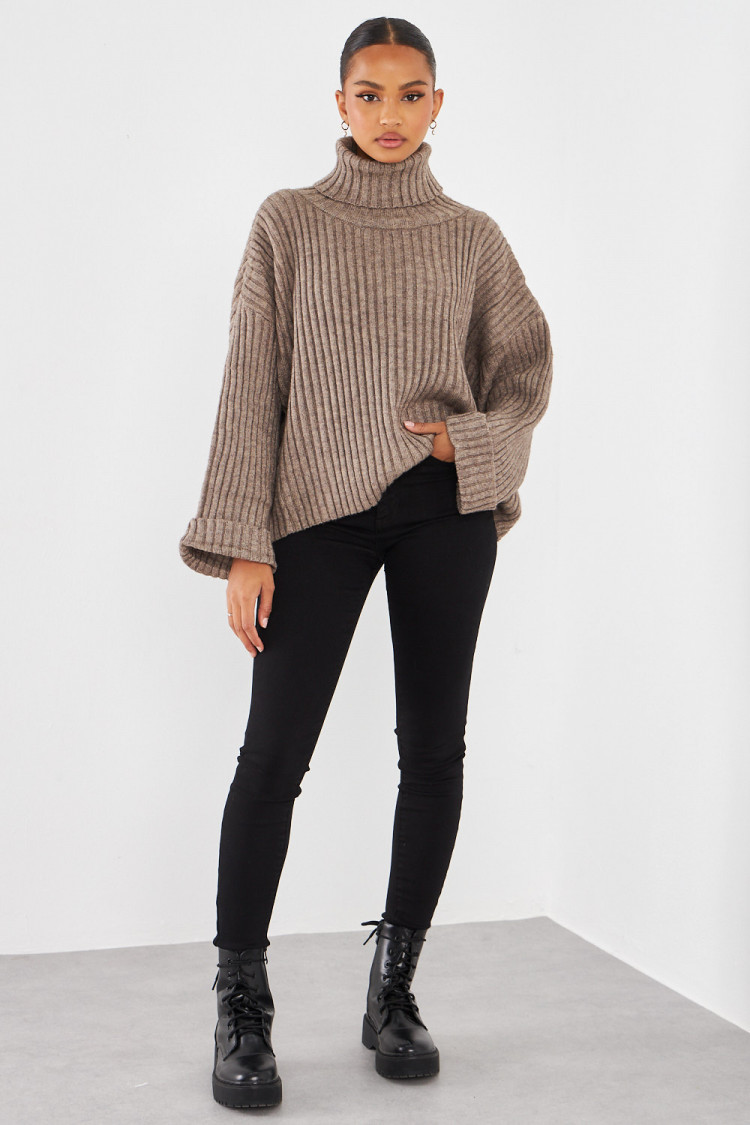 Pull côtelé à col roulé taupe