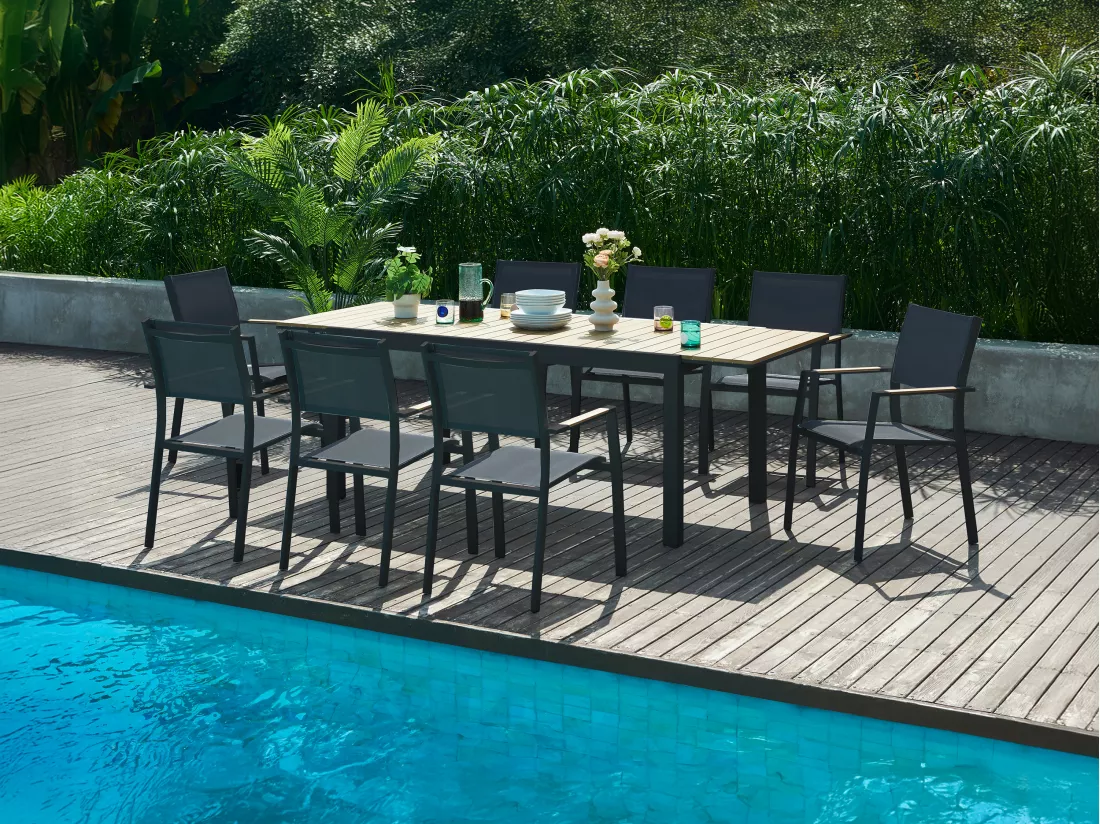 Salle à manger de jardin en aluminium et polywood : une table extensible L.170/230 cm et 8 fauteuils empilables - Naturel clair et anthracite - MACILA de MYLIA