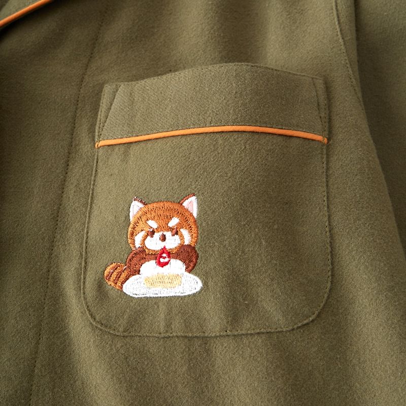 Finlies - Bijpassende pyjamaset voor koppels: top met lange mouwen, reverskraag en geborduurde wasbeer, knoopjes en broek