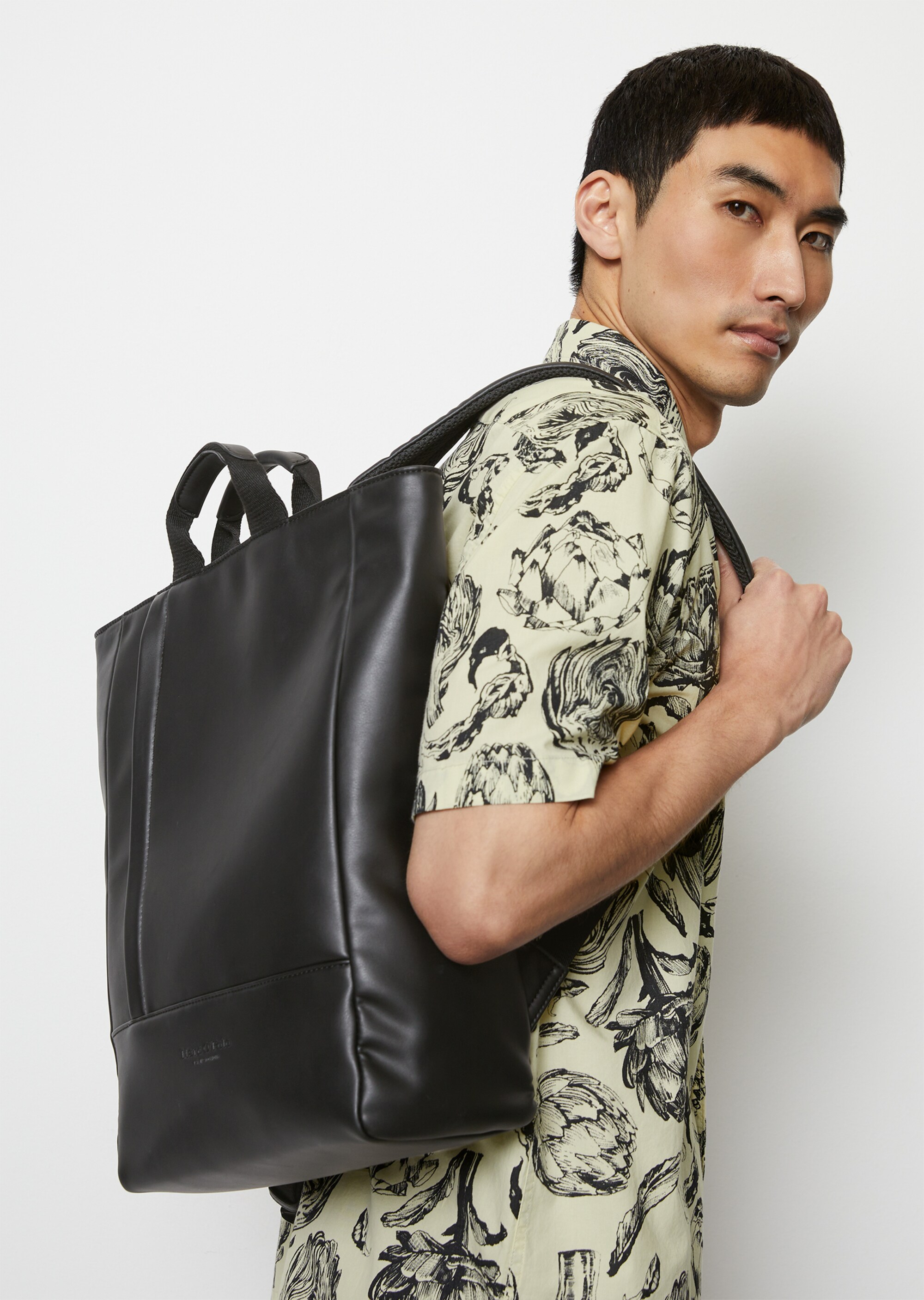 Rucksack aus einer Lederalternative aus recyceltem Polyester