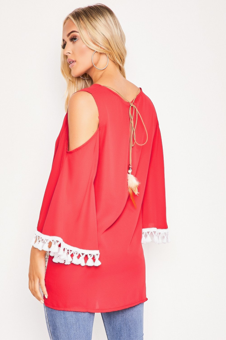 Robe rouge avec empiècements dentelle
