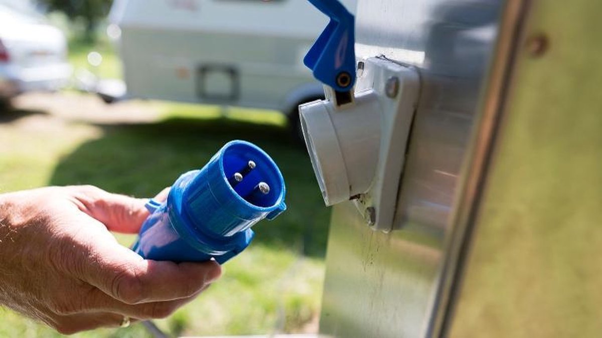 VNL Schuko contrastekker Naar Cee stekker verloopkabel