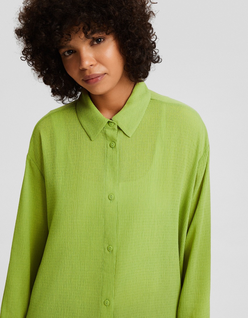 Camisa de crepe oversized de manga comprida
