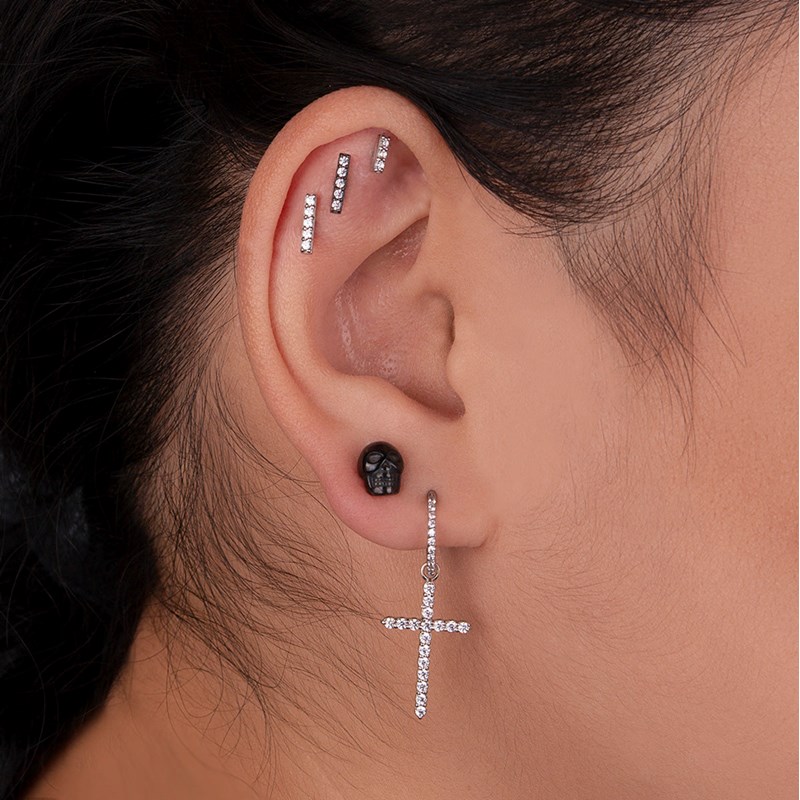 Boucle d'oreille barre droite 10 strass
