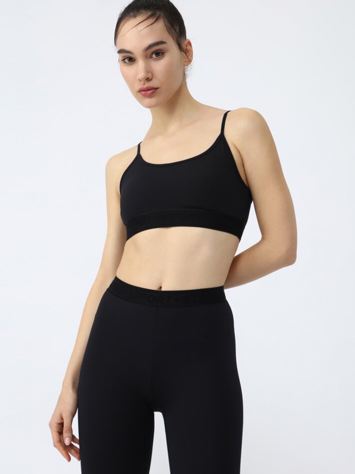 Camiseta esportiva com faixa de texto - Preta