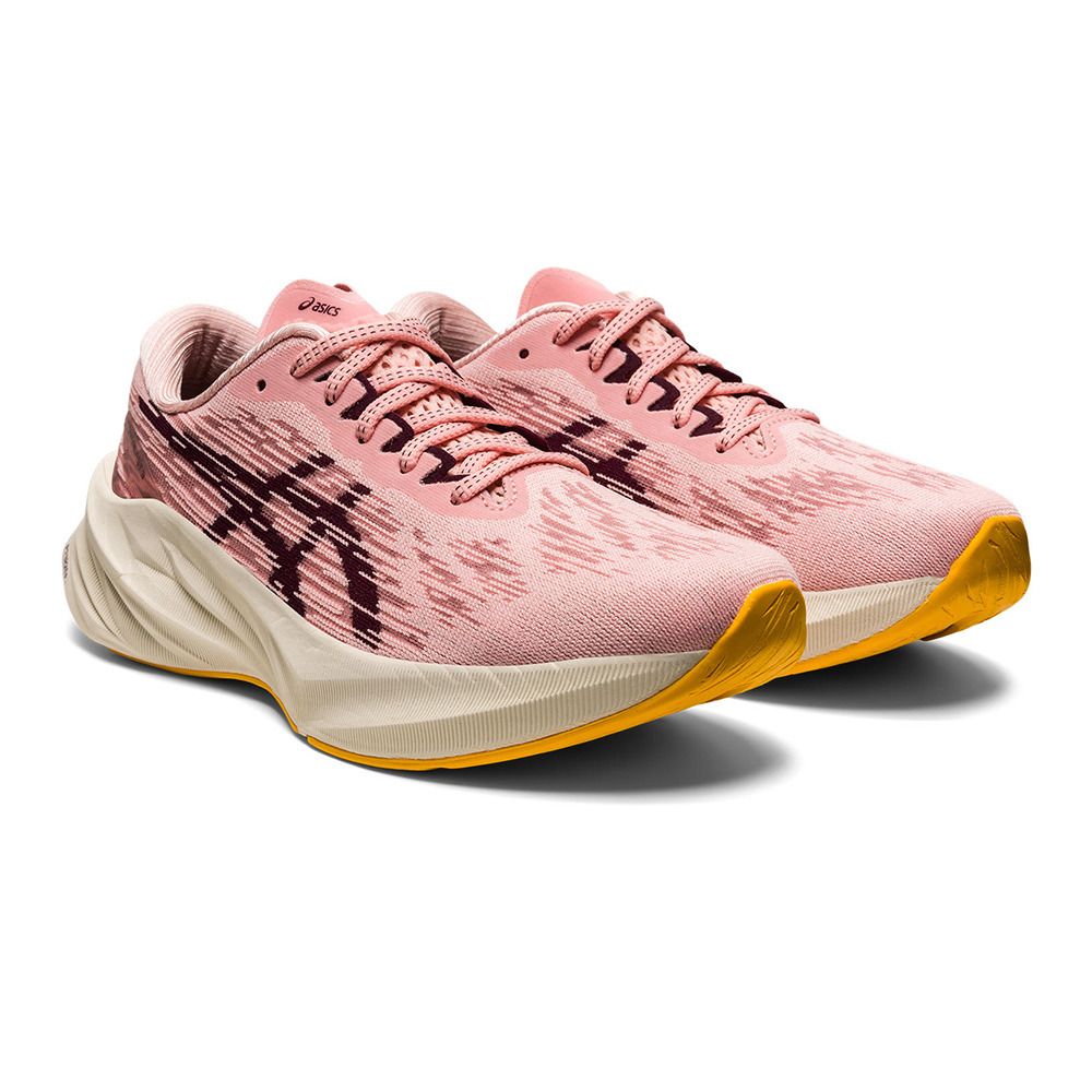 Asics NOVABLAST 3 - Chaussures running Femme frosted rose/deep mars