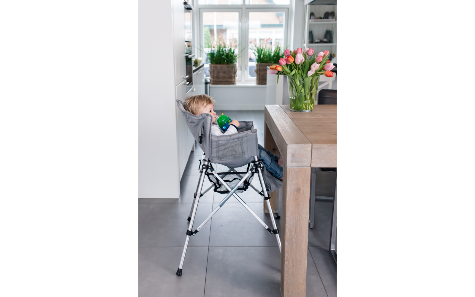 One2Stay Kinderhochstuhl faltbar mit abnehmbaren Esstisch schwarz