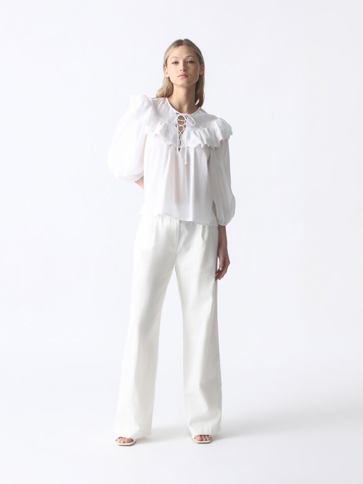Blusa com detalhe de babado - Branca