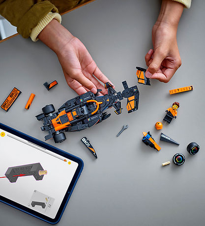 LEGO® Speed Champions - McLaren F1® Team MCL38 Rennwagen 77251 -