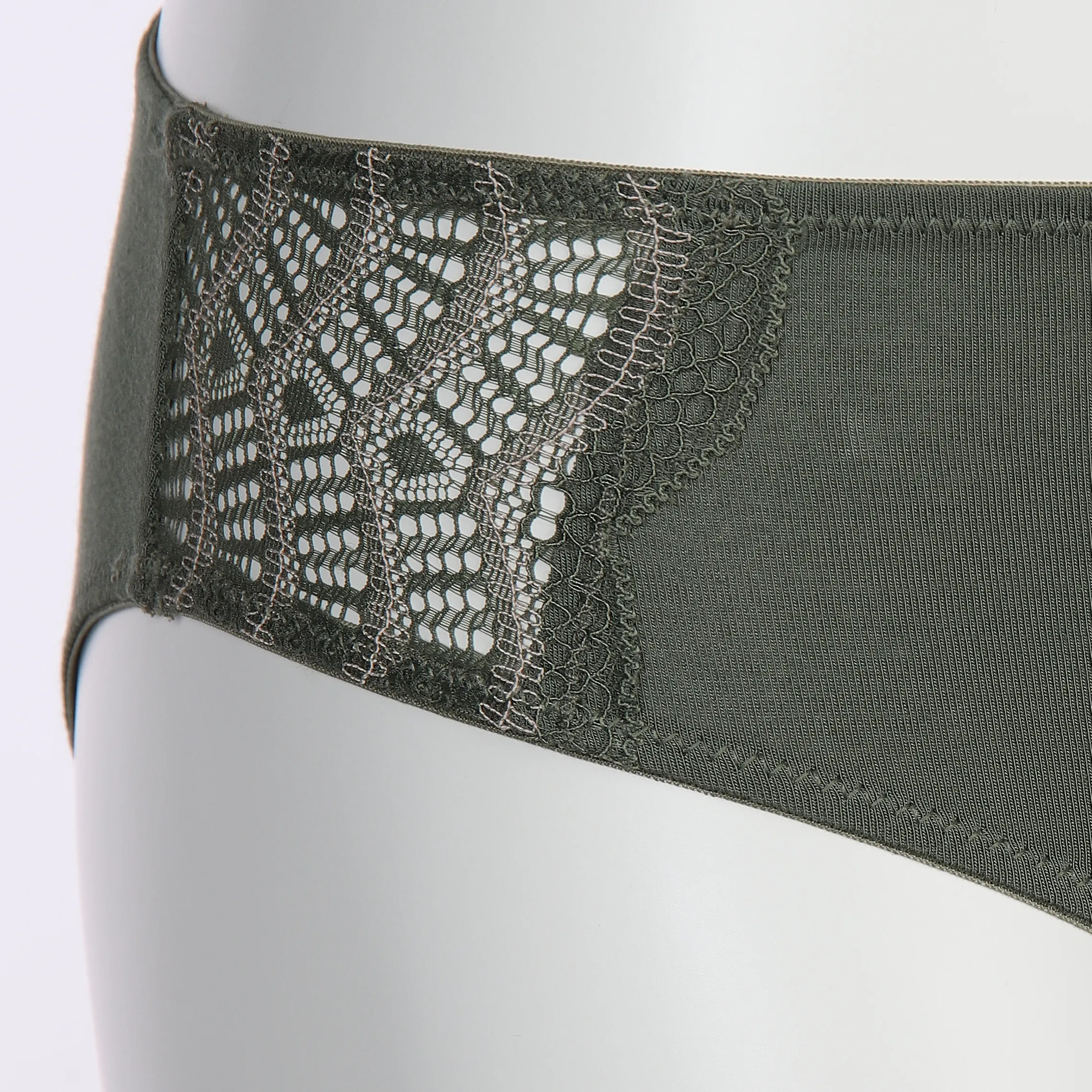 Damen Slip mit Spitzeneinsatz