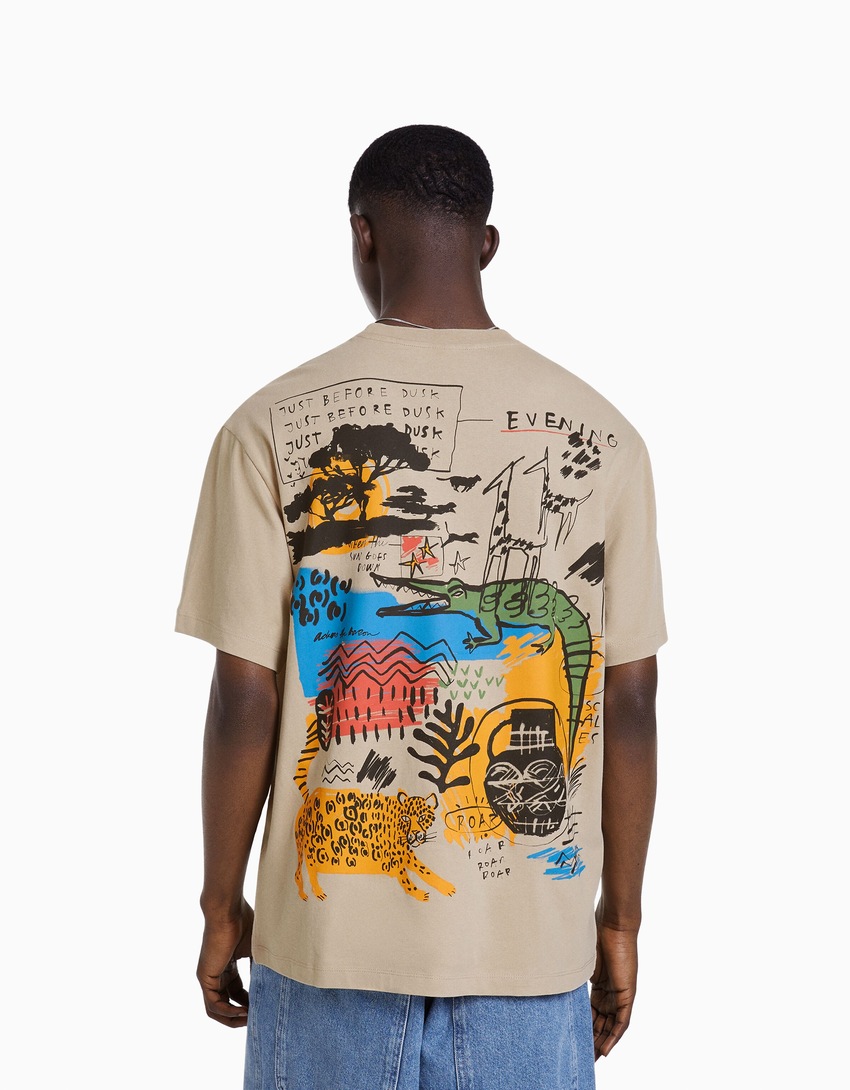 Camiseta de manga curta com estampa e modelagem quadrada